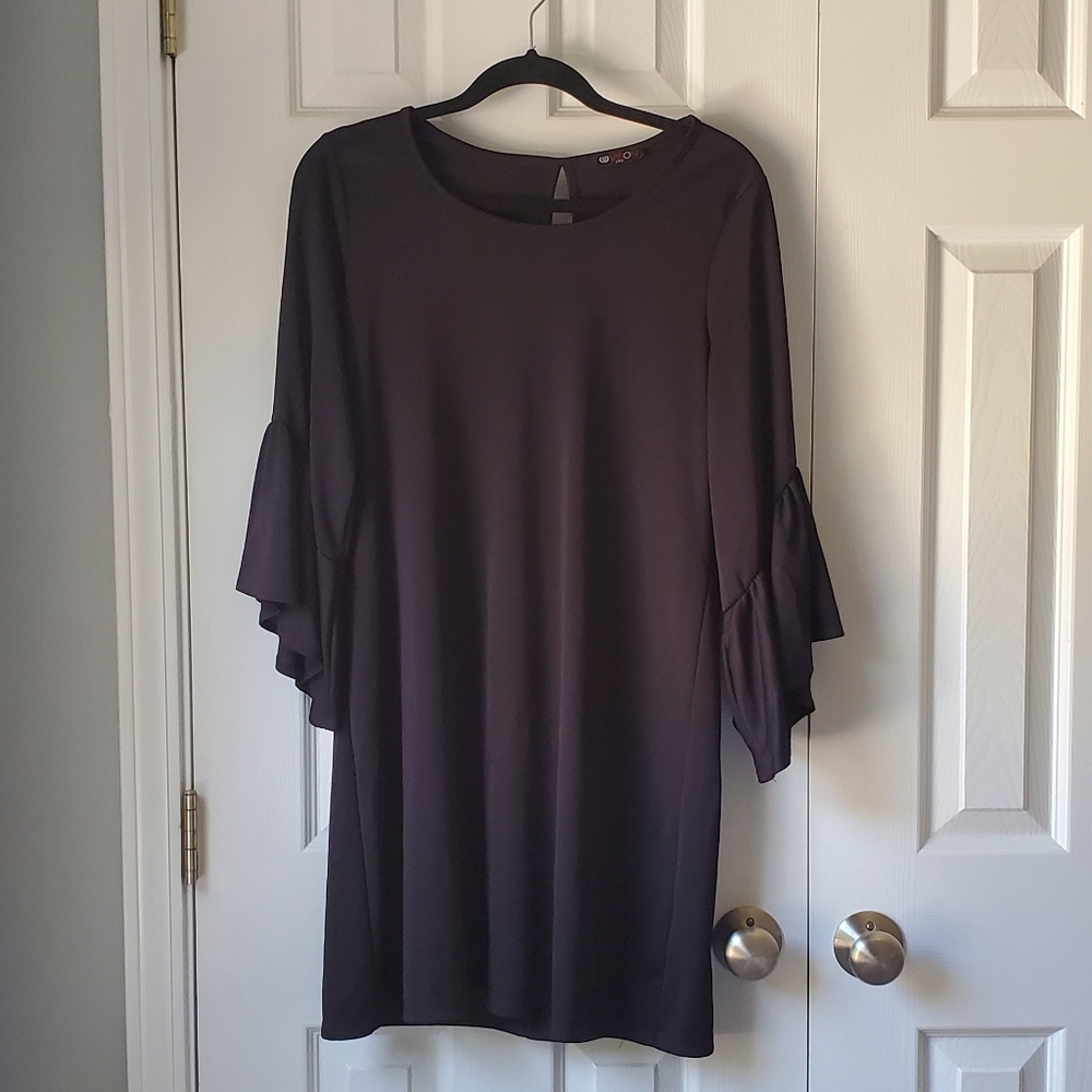 VisionBell Sleeve Shift Dress - Black - Medium